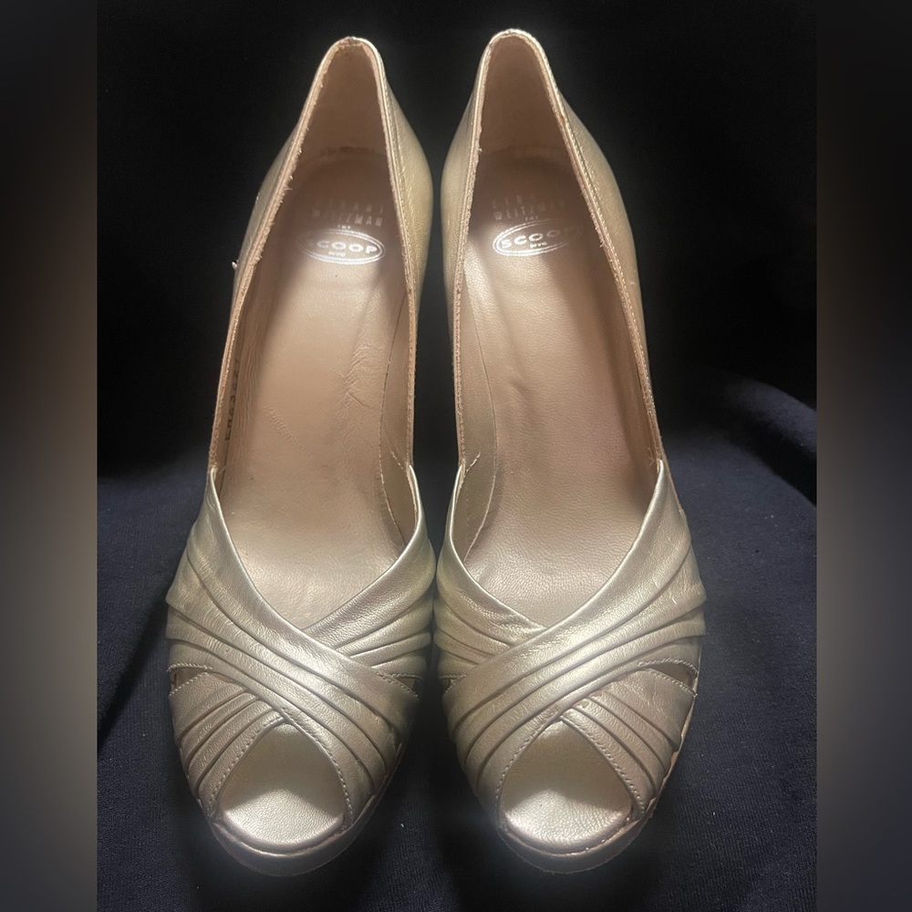 Stuart Weitzman Metallic Gold Heels USA Size 6